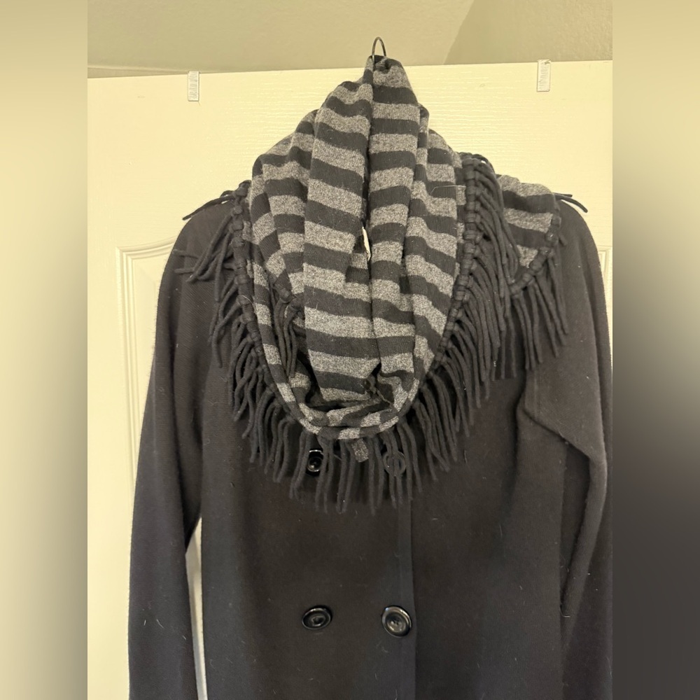 Kinross Cashmere Black and Grey Fringed Infinity Scarf - Picture 4 of 13
